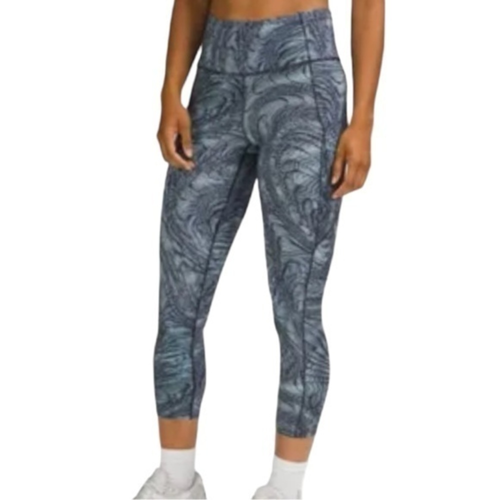 Lululemon Fast And Free High-Rise Crop Tights  Dimensional Icing Blue Mu…